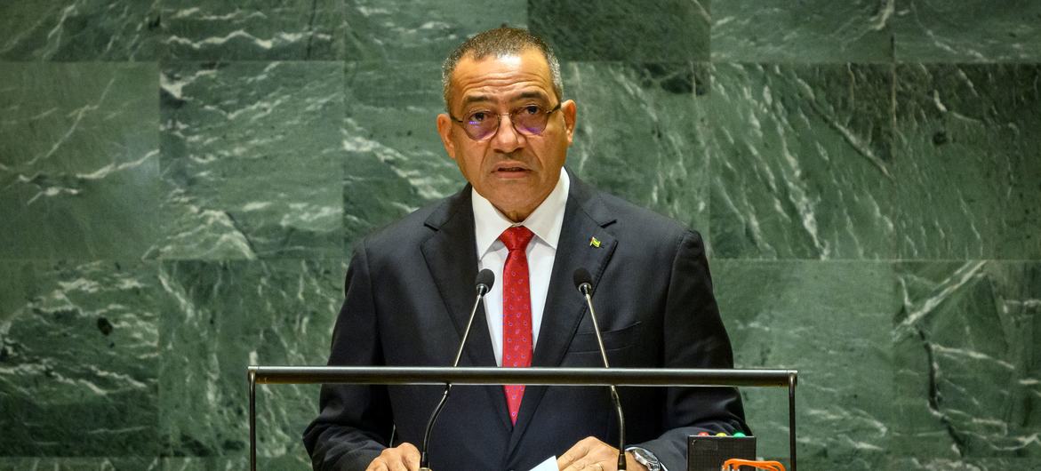 O presidente Carlos Manuel Vila Nova, de São Tomé e Príncipe, discursa no debate geral da septuagésima nona sessão da Assembleia Geral.