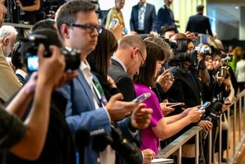 Jornalistas aguardam por declarações de líderes mundiais na sede da ONU