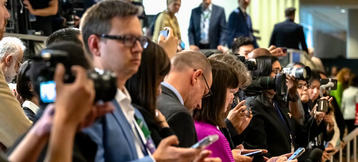  Число женщин среди новостных репортеров увеличилось. Сегодня их 41 процент.