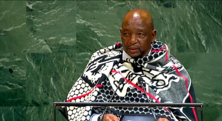 Samuel Ntsokoane Matekane,, Waziri wa Ufalme wa Lesotho akihutubia mjadala mkuu wa mkutano wa 80 wa Baraza Kuu la UN. Samuel Ntsokoane Matekane,, Waziri wa Ufalme wa Lesotho akihutubia mjadala mkuu wa mkutano wa 80 wa Baraza Kuu la UN.