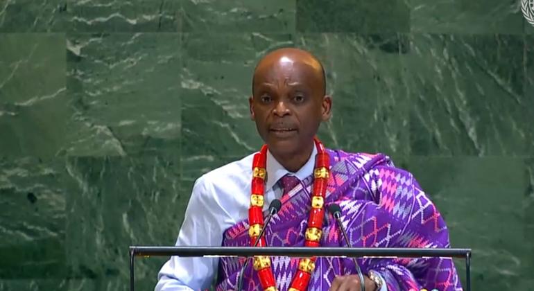 Robert Komlan Edo Dussey Waziri wa Mambo ya Nje na Ujumuishi wa Kikanda na Raia wa Togo walio ughaibuni akihutubia mjadala mkuu wa mkutano wa 80 wa Baraza Kuu la UN. Robert Komlan Edo Dussey Waziri wa Mambo ya Nje na Ujumuishi wa Kikanda na Raia wa Togo walio ughaibuni akihutubia mjadala mkuu wa mkutano wa 80 wa Baraza Kuu la UN.