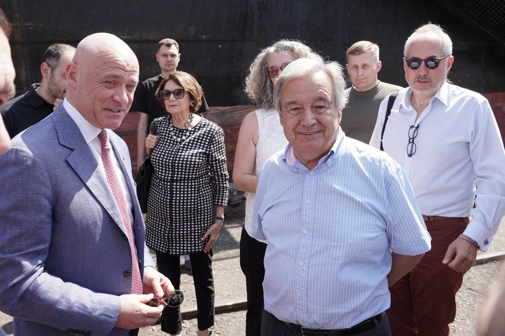 El secretario general de la ONU, Antonio Guterres, con el alcalde de Odessa, Gennady Trukhanov