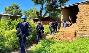 Des soldats de la paix de l'ONU patrouillent à Bouar, dans l'ouest de la République centrafricaine.