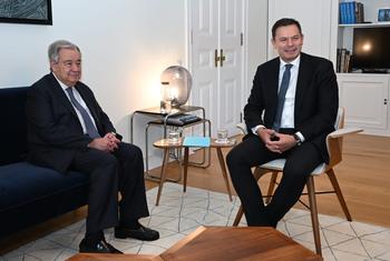 O secretário-geral da ONU encontra-se com o primeiro-ministro de Portugal, Luís Montenegro. Guterres destacou o descontrole da inteligência artificial como uma questão séria que pode ser igualada à situação do clima