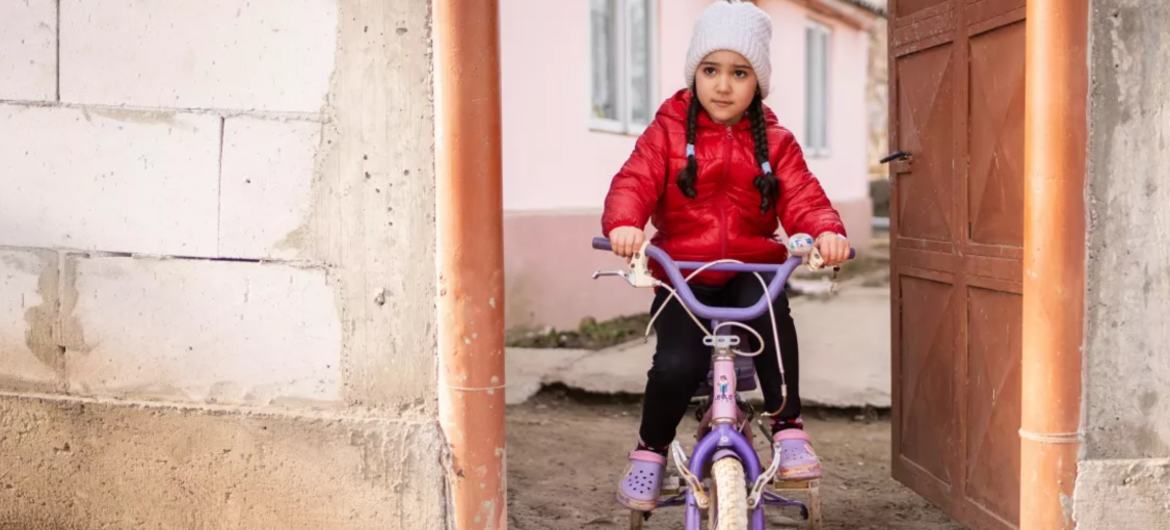 Пятилетняя Антония была госпитализирована с пневмонией в возрасте двух лет. Девочка до сих пор страдает от осложнений.