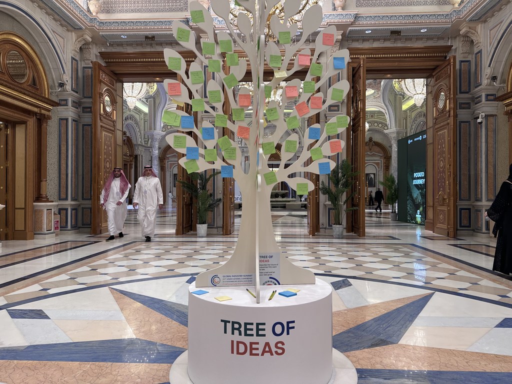 شجرة الأفكار مكان داخل قاعات المؤتمر العام الـ 21 لليونيدو لمشاركة الأفكار والمقترحات من المشاركين.