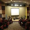 Une projection du documentaire sur le procès du chef de guerre Sheka, organisée dans un hôtel de Kinshasa, en RD Congo.