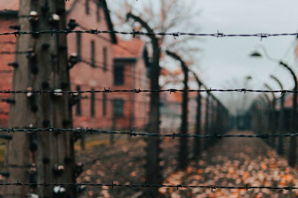 L'ancien camp de concentration d'Auschwitz-Birkenau, dans le sud de la Pologne.  Unsplash/Jean Carlo Emer L'ancien camp de concentration d'Auschwitz-Birkenau dans le sud de la Pologne.