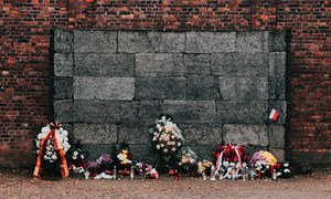Um memorial no antigo campo de concentração de Auschwitz-Birkenau, na Polônia