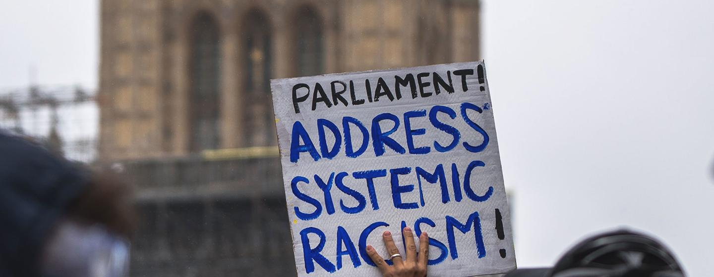 Des manifestants participent à une manifestation Black Lives Matter dans le centre de Londres (Royaume-Uni), (photo d'archives).