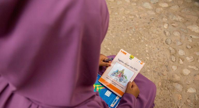جهود عربية للقضاء على ختان الإناث: طبيب يغير مواقفه وناشطة تستخدم قوة المسرح