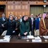 Membres de la délégation du Qatar devant la Cour internationale de Justice.