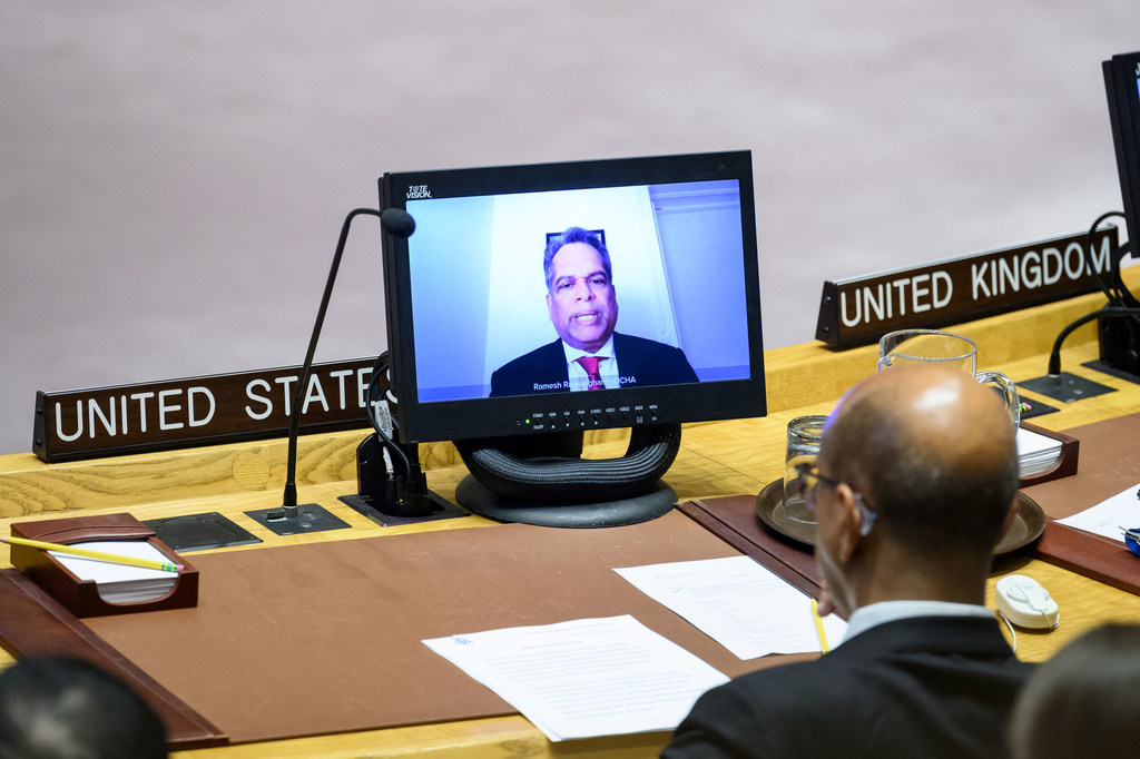 Ramesh Rajasingham (on screen), Head and Representative of OCHA in Geneva and Director of the Coordination Division, briefs the UN Security Council  meeting on the protection of civilians in armed conflict.