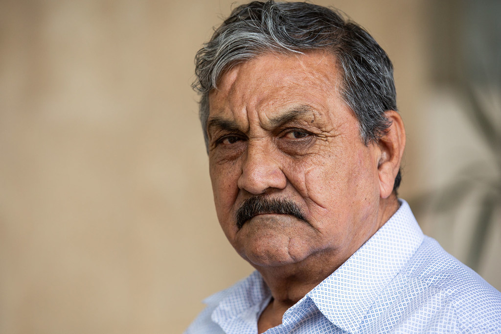 Humberto del Bosque Gutiérrez, padre de una persona desaparecida, es fotografiado en México.