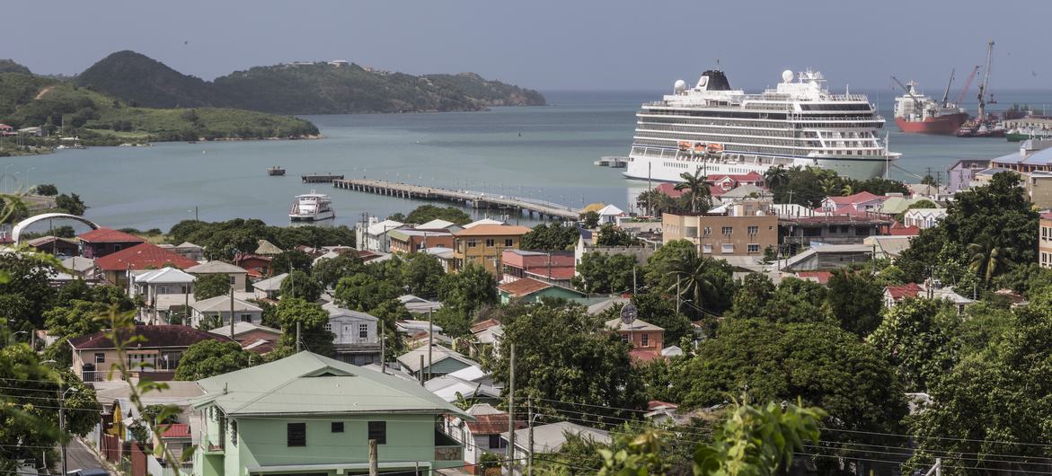 مدينة سانت جونز، عاصمة أنتيغوا وبربودا، المضيفة للمؤتمر الدولي الرابع للدول الجزرية الصغيرة النامية.