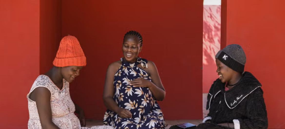 Nyumba ya wajawazito ya kusubiri kujifungua katika mkoa wa Kunene inatoa nafasi kwa hadi wanawake 40 kukaa karibu na hospitali, pamoja na wakunga wenye ujuzi wa kutoa huduma na ushauri, pamoja na jiko la pamoja, chumba cha kula chakula na vyumba vya kula…