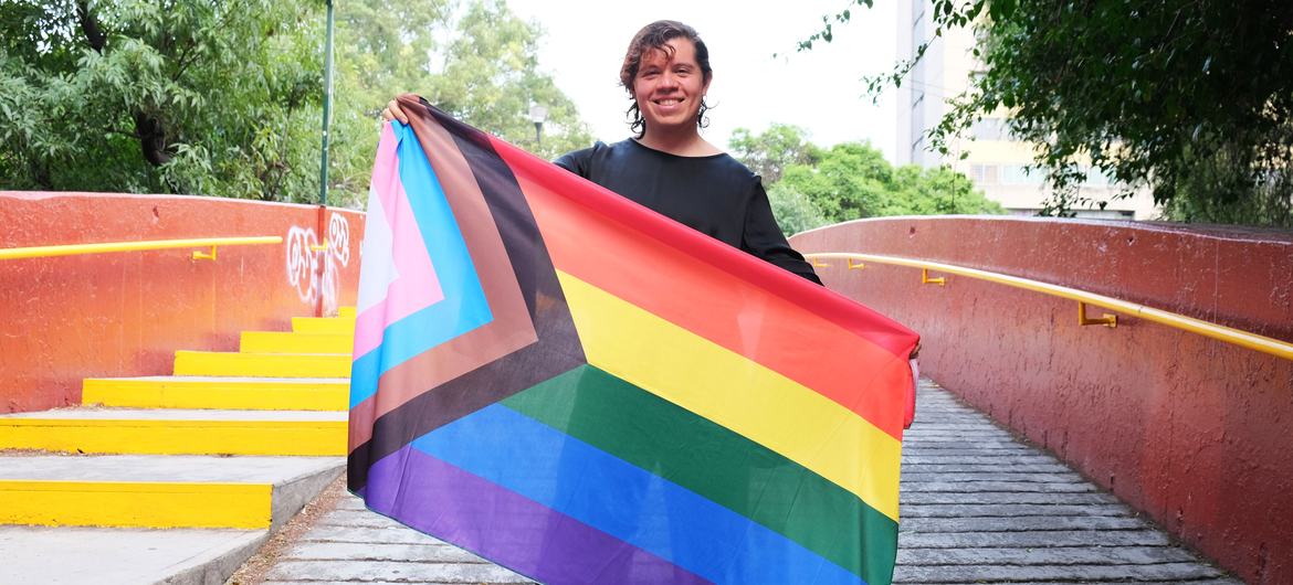Galo, que se identifica como no binaria trans y queer, ha enfrentado la discriminación y las fobias con honestidad y amor propio. 