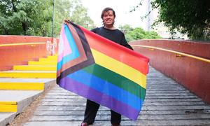 Galo, que se identifica como no binaria trans y queer, ha enfrentado la discriminación y las fobias con honestidad y amor propio. 