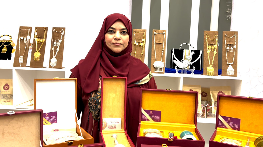 نادية بن سعيدة الرواحية من سلطنة عمان شاركت في المعرض العربي للأسر المنتجة.