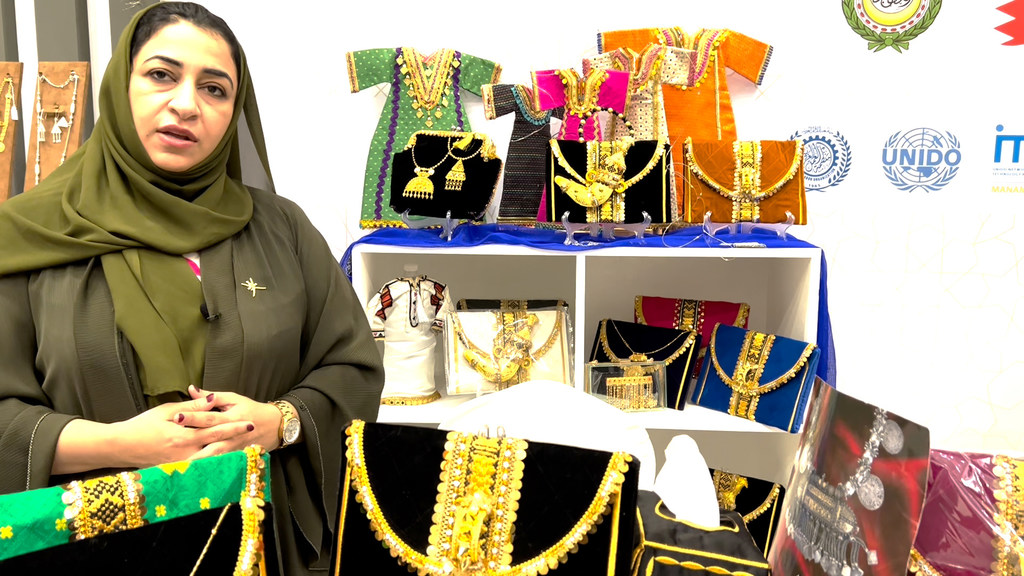 السيدة دينا الزين من سلطنة عمان شاركت في المعرض العربي للأسر المنتجة.