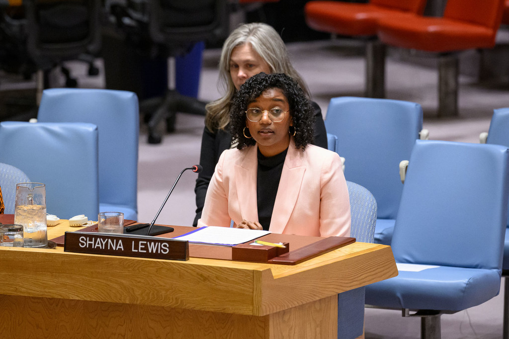 شاينا لويس، المتخصصة في شؤون السودان والمستشارة الأولى في رابطة إدارة الطوارئ في أفريقيا تقدم إحاطة لمجلس الأمن الدولي. شاينا لويس، المتخصصة في شؤون السودان والمستشارة الأولى في رابطة إدارة الطوارئ في أفريقيا تقدم إحاطة لمجلس الأمن الدولي.
