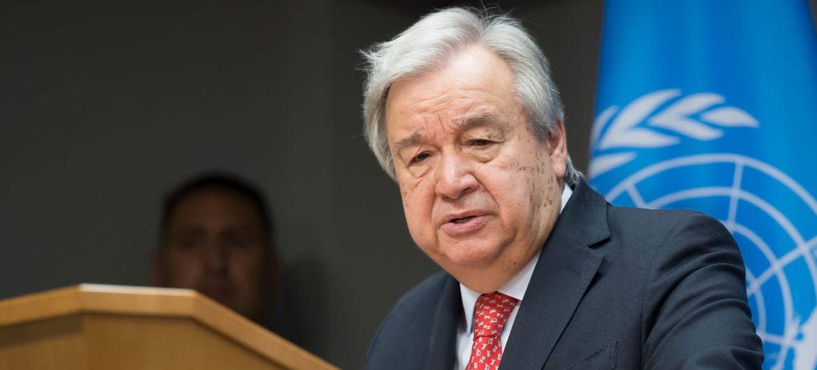 ARCHIVO: El Secretario General António Guterres informa a los medios de comunicación.