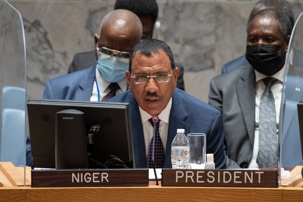 El presidente derrocado de Níger, Mohamed Bazoum, presidiendo una sesión del Consejo de Seguridad en septiembre de 2021.