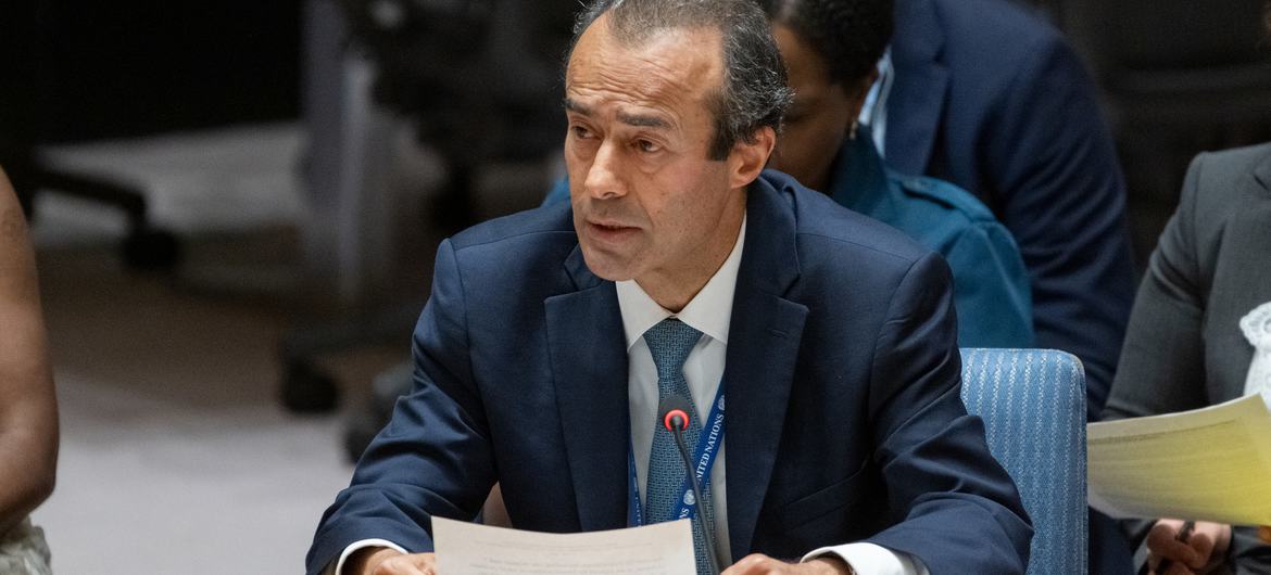 Khaled Khiari, Sous-Secrétaire général pour le Moyen-Orient, l’Asie et le Pacifique aux Départements des affaires politiques et de la consolidation de la paix et des opérations de paix, devant le Conseil de sécurité, en octobre 2023.