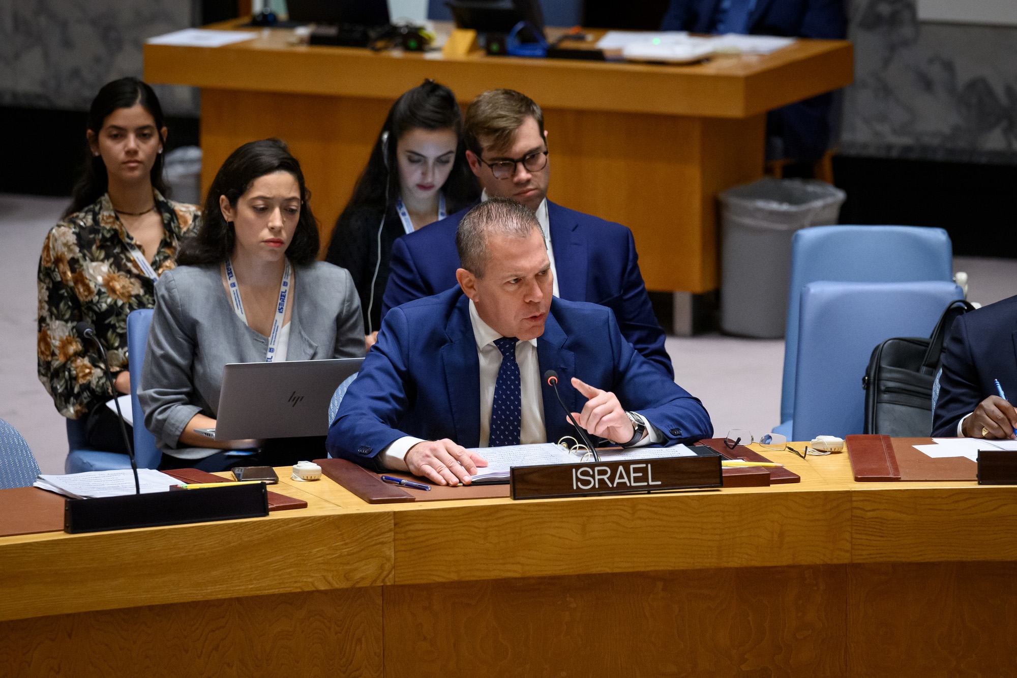جلعاد إردان، الممثل الدائم لإسرائيل لدى الأمم المتحدة، يلقي كلمة أمام جلسة مجلس الأمن بشأن الوضع في الشرق الأوسط، بما في ذلك قضية فلسطين.