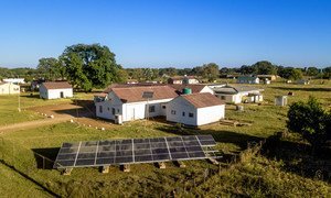  Los paneles solares ayudan a suministrar energía a un hospital rural en Bulawayo, Zimbabue.