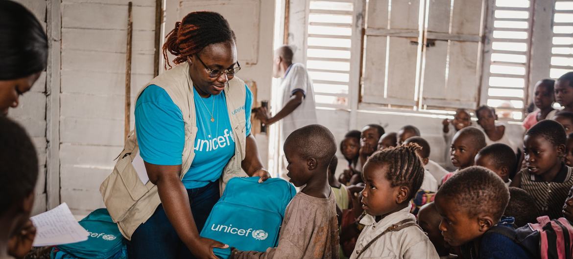 27-08-2024-UNICEF_DRC_Children_School_Bags.jpg (AZGSHYCYD5hAosRFL_BV)