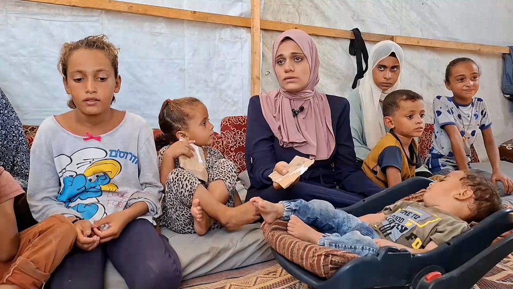 « Mon fils restera comme ça, et je ne sais pas quoi faire », a déclaré la mère de l'enfant de 10 mois non vacciné de Deir al-Balah chez qui on a confirmé la polio — le premier cas à Gaza depuis 25 ans.