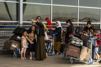 विदेशों में रहने वाले हज़ारों इराक़ी नागरिक, स्वदेश वापसी कर रहे हैं.