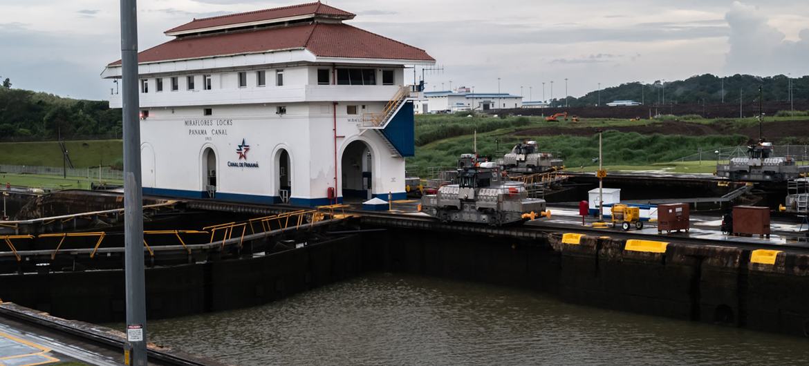 O Canal do Panamá conecta os oceanos Atlântico e Pacífico e facilita 6% do comércio marítimo global O Canal do Panamá conecta os oceanos Atlântico e Pacífico e facilita 6% do comércio marítimo global