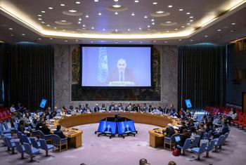 Заместитель Cпецкоординатора ООН по ближневосточному мирному процессу Рамиз Алакбаров обращается к Совбезу ООН по видеосвязи. 