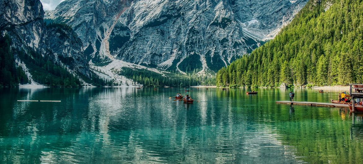 На Земле насчитывается более 117 миллионов озер, они занимают почти четыре процента поверхности планеты.