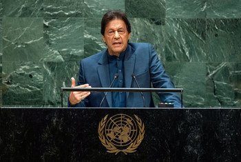 पाकिस्तान इस्लामिक गणराज्य के प्रधानमंत्री इमरान ख़ान संयुक्त राष्ट्र महासभा के 74वें सत्र को संबोधित करते हुए. (27 सितंबर 2019)
