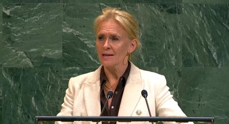 Thorgerdur Katrín Gunnarsdóttir , Waziri wa Mambo ya Nje wa Iceland akihutubia mjadala mkuu wa mkutano wa 80 wa Baraza Kuu la UN. Thorgerdur Katrín Gunnarsdóttir , Waziri wa Mambo ya Nje wa Iceland akihutubia mjadala mkuu wa mkutano wa 80 wa Baraza Kuu la UN.