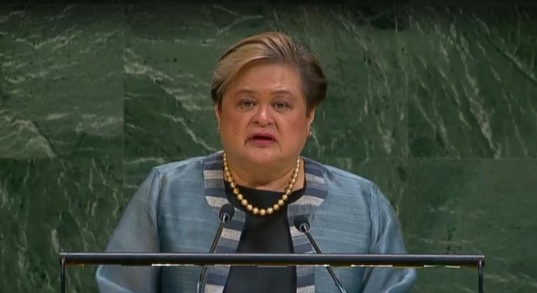 Maria Theresa Lazaro, Waziri wa Mambo ya Nje wa Ufilipino, akihutubia mjadala mkuu wa mkutano wa 80 wa Baraza Kuu la UN. Maria Theresa Lazaro, Waziri wa Mambo ya Nje wa Ufilipino, akihutubia mjadala mkuu wa mkutano wa 80 wa Baraza Kuu la UN.