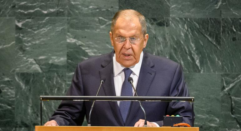 وزير الخارجية الروسي يؤكد استعداد بلاده لإجراء مفاوضات لمعالجة الأسباب الجذرية للنزاع مع أوكرانيا