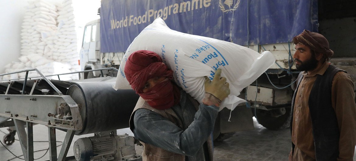 Les agences des Nations Unies, dont le Programme alimentaire mondial, continuent à fournir une aide humanitaire en Afghanistan.