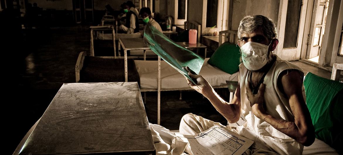 A pandemia de COVID-19 reverteu anos de progresso global no combate à tuberculose