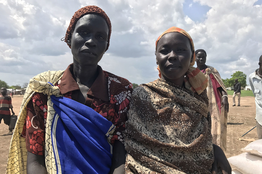 Des femmes sur un site de distribution alimentaire du PAM à Agok, dans la zone administrative d'Abyei au Soudan du Sud.