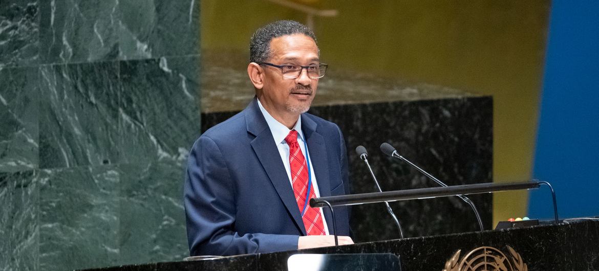 Ambassador Brian Wallace of Jamaica addresses the resumed 10th Emergency Special Session meeting on the situation in the Occupied Palestinian Territory.