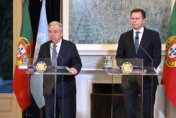 联合国秘书长安东尼奥-古特雷斯（左）和葡萄牙首相蒙特内格罗在第十届联合国不同文明联盟全球论坛结束后向记者发表讲话。