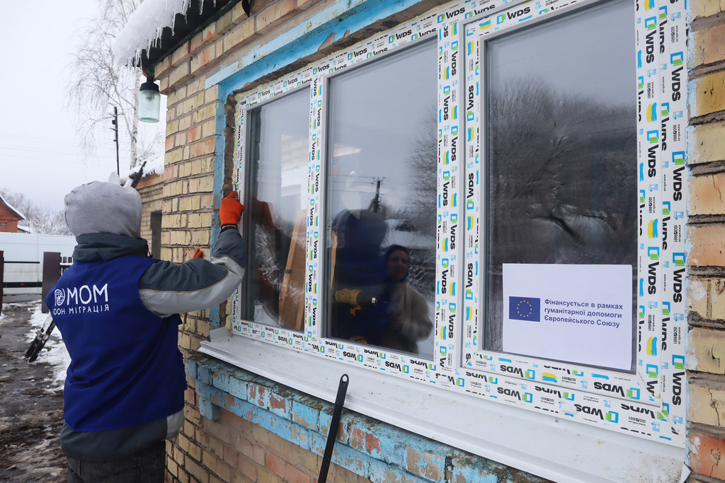Мобильные бригады проводят ремонтные работы в коллективных центрах Украины. 