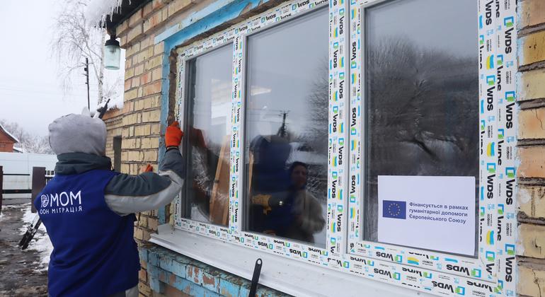 The International Organization for Migration (IOM) and the Mission in Ukraine, is stepping up efforts to help displaced and war-affected people cope with cold weather. 