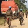 संयुक्त राष्ट्र के शांति सैनिक मोनुस्को, तंजानिया की 9वीं बटालियन, TANZBATT 9 म्बाऊ-कामंगो सड़क पर गश्त कर रहे हैं