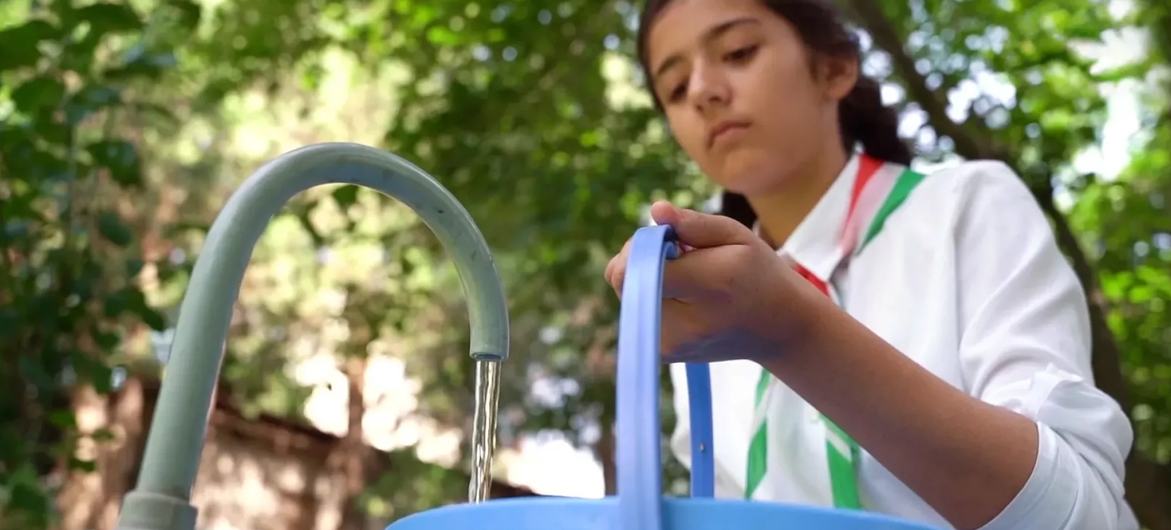 Молодые экологи в Казахстане, Таджикистане и Узбекистане разрабатывают новые способы решения проблемы острой нехватки воды в своих местных сообществах. 