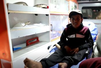 Los equipos de la OMS evacuan a un niño de Gaza